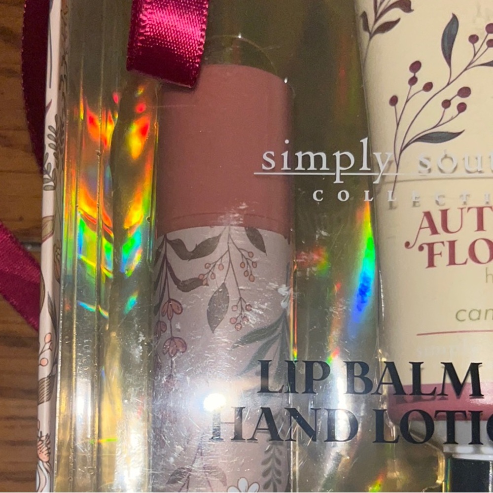 Simply Southern Autumn Flowers Lip Balm and Lotion Set - Picture 3 of 6